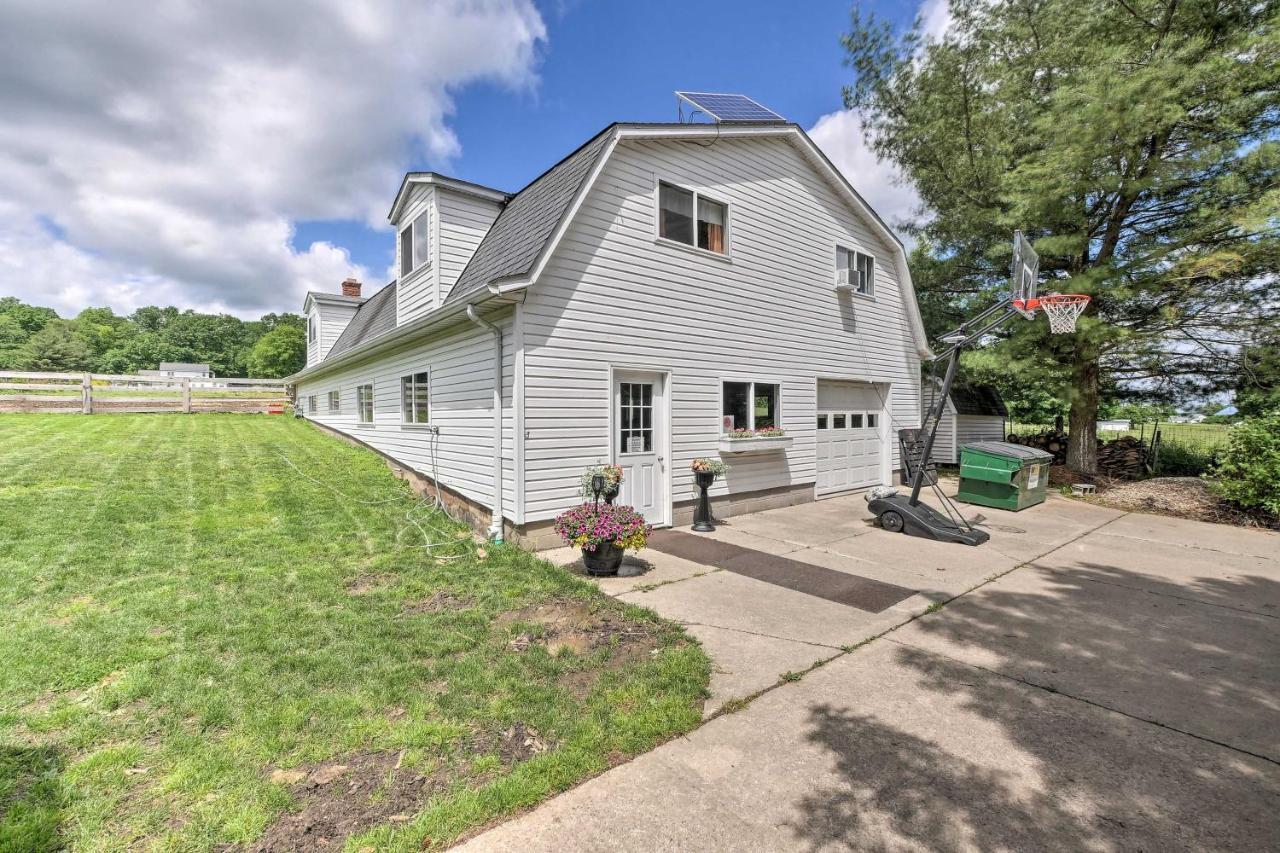Loft Unplugged With Outdoor Space In Amish Country! Burton Exterior foto
